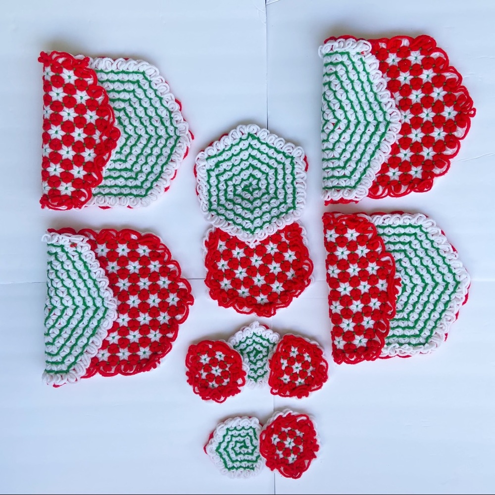 🔵Vintage Handmade Crochet Christmas Cottage Table Reversible Placemats Hot Pads